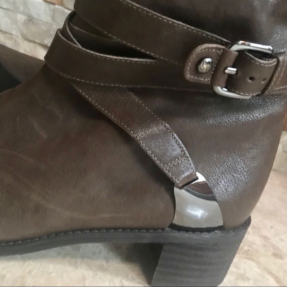 Stuart Weitzman “Ranch Dressing” Boots - Picture 5 of 10